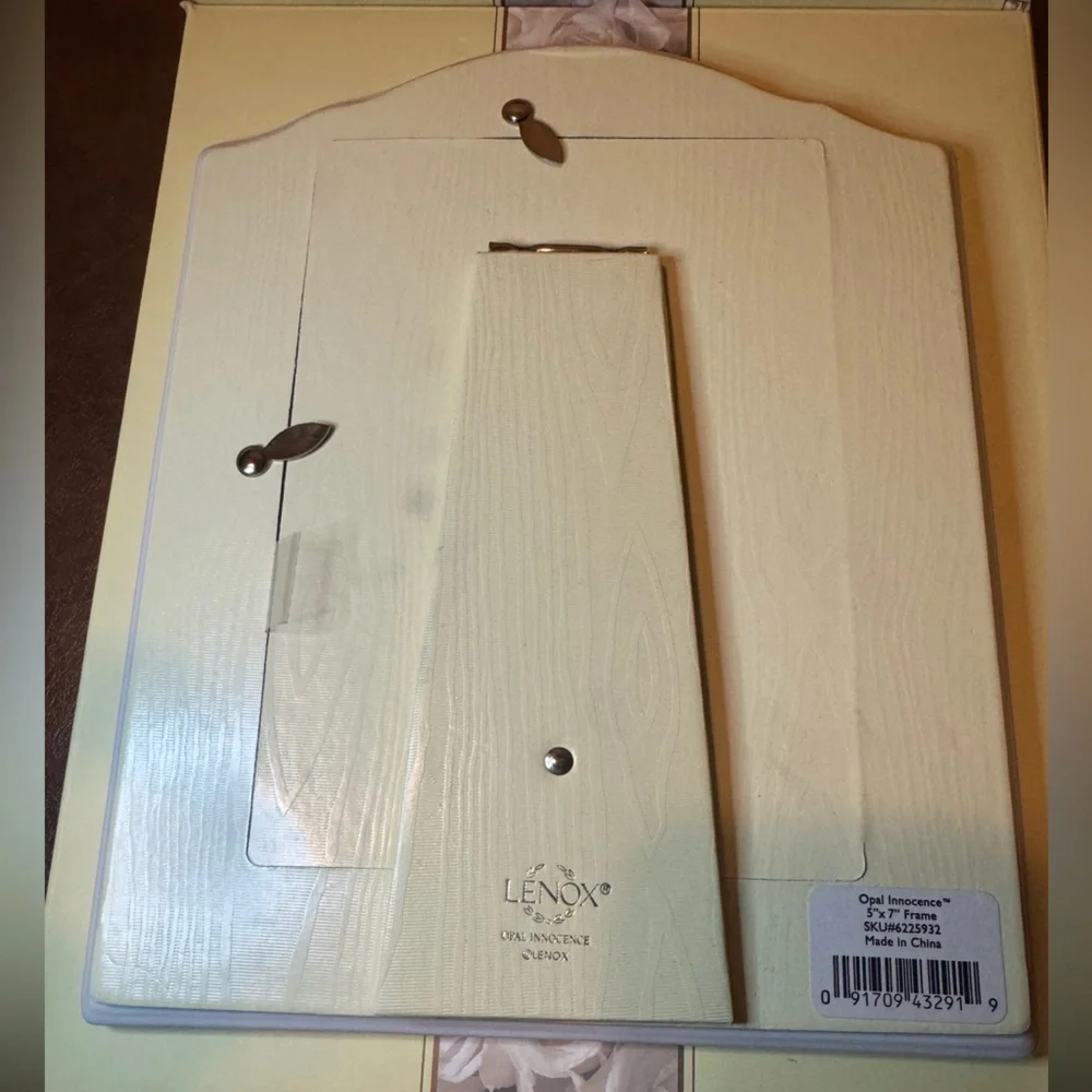 NWT Lenox Opal Innocence Ivory Picture Frame.